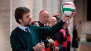 The psychiatrist teaches volleyball to the cardinals