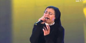 o-CRISTINA-SCUCCIA-NUN-THE-VOICE-ITALY-facebook