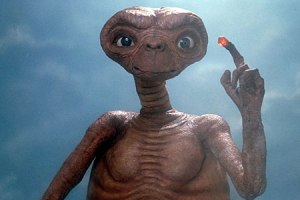 E.T. drives his point home (photo courtesy of http://www.obitoftheday.com/post/29334074090/carlorambaldi)