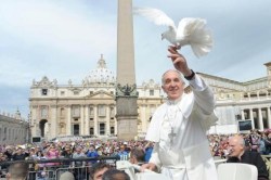 pope francis w dove