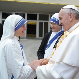 Pope_with_sisters_Instagram_Franciscus-255x255